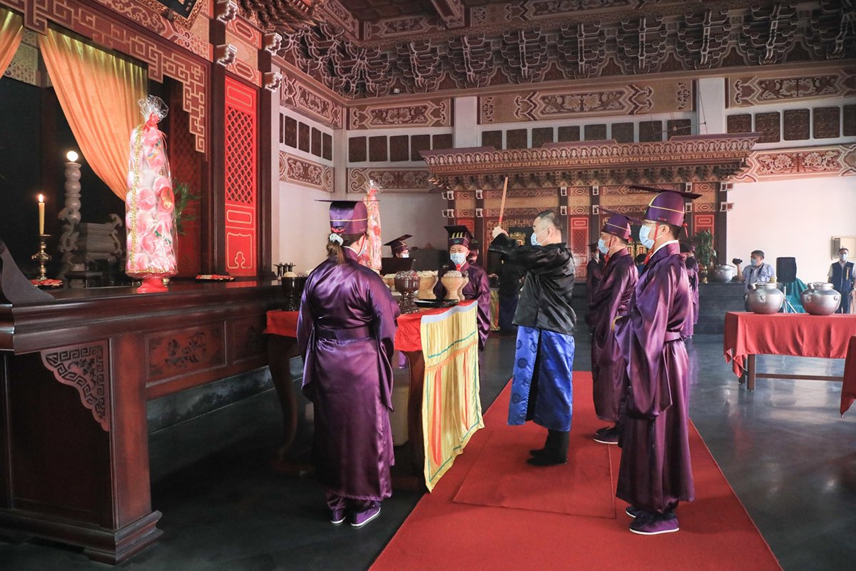 臺中市祭孔大典線上直播 副市長黃國榮任正獻官循古禮表敬意 2 中市祭孔大典線上直播-黃副市長任正獻官循古禮表敬意