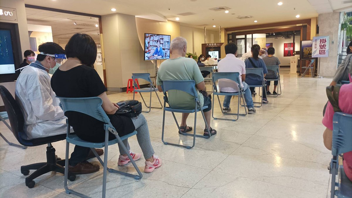 施打率再提升!台中市新冠疫苗第一劑涵蓋率逾6成 4 統計至13日下午6時,預約快打站接種人數已逾10萬人。