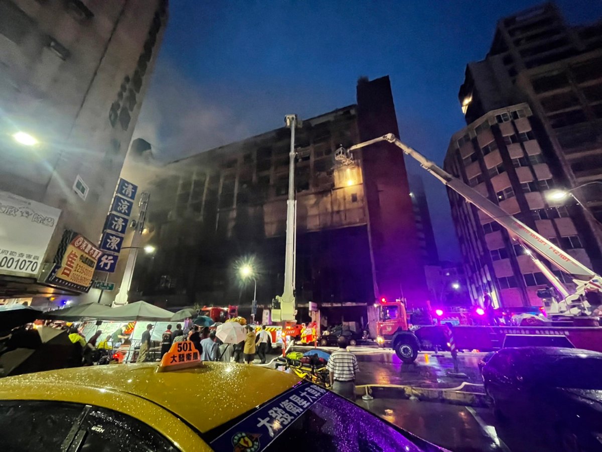 高雄市鹽埕區住商混合大樓城中城火警 造成46人死亡41人受傷 4 S 83648514