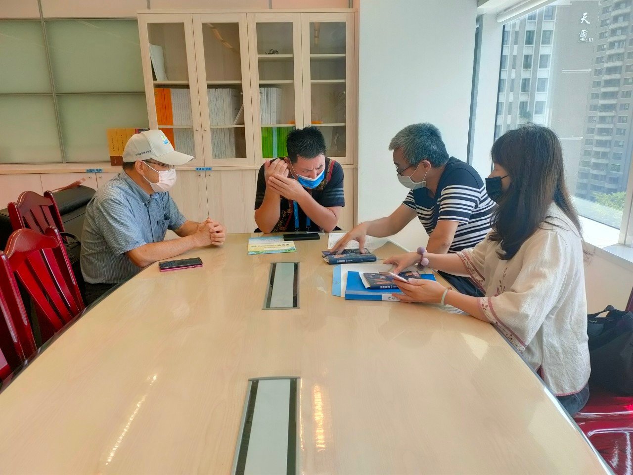 白冷圳公工疏水圳活動受到議員肯定將邀民眾一起參與體驗不一樣的白冷圳文化祭 3 櫻花鳥森林拜會黃仁議員 211007 5