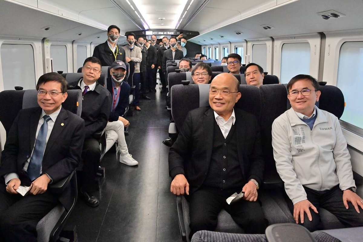 劉櫂豪與蘇貞昌院長主持EMU3000型城際列車通車典禮 台東鐵路建設邁入新里程