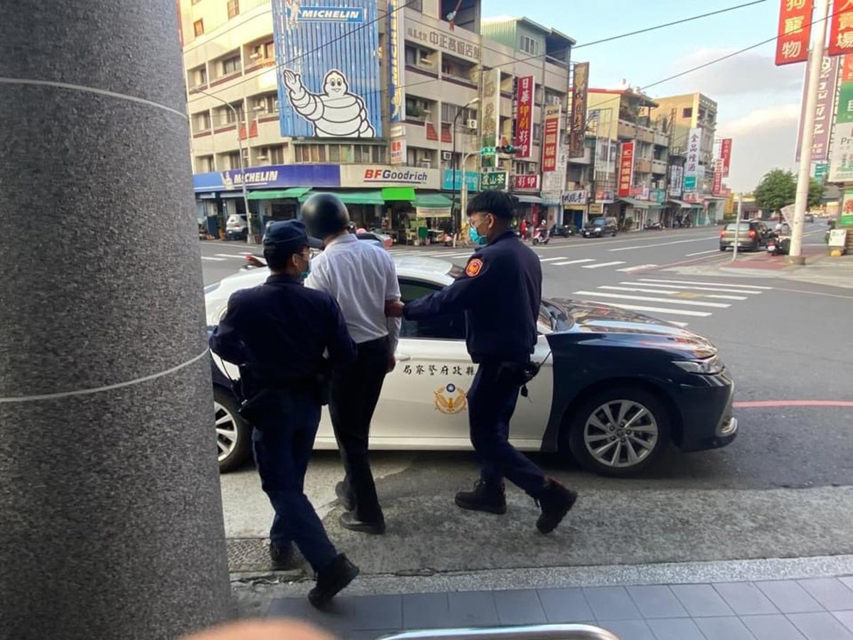 年關將近 草屯分局聯合金融機構密集演練防搶 2 S 14311428