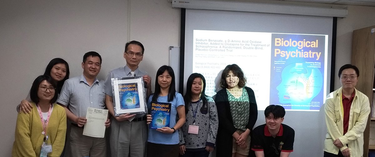 中國醫藥大學藍先元教授科研團隊榮獲國家新創獎 2 group photo long