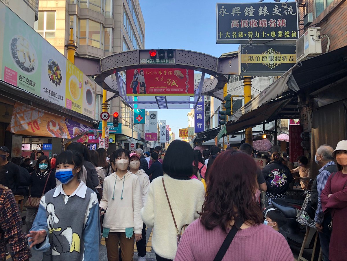 初五回程行車分流避壅塞 把握國3西濱61沿線年假尾巴小旅行 3 國華街周邊人潮絡繹不絕