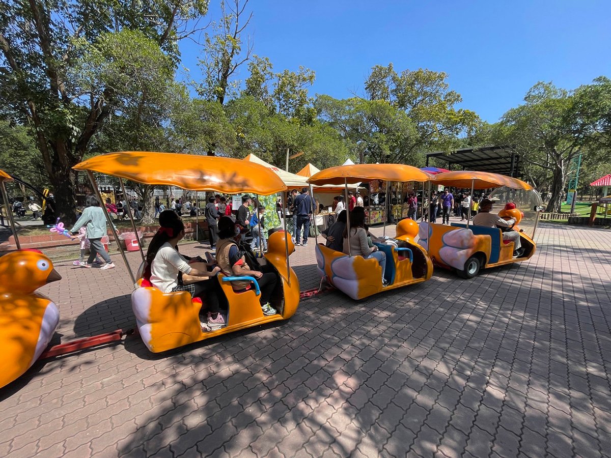228連假臺南旅遊人氣旺 景點活動精彩踏青最逍遙 2 07.頑皮世界遊園車吸引大小朋友快樂搭乘