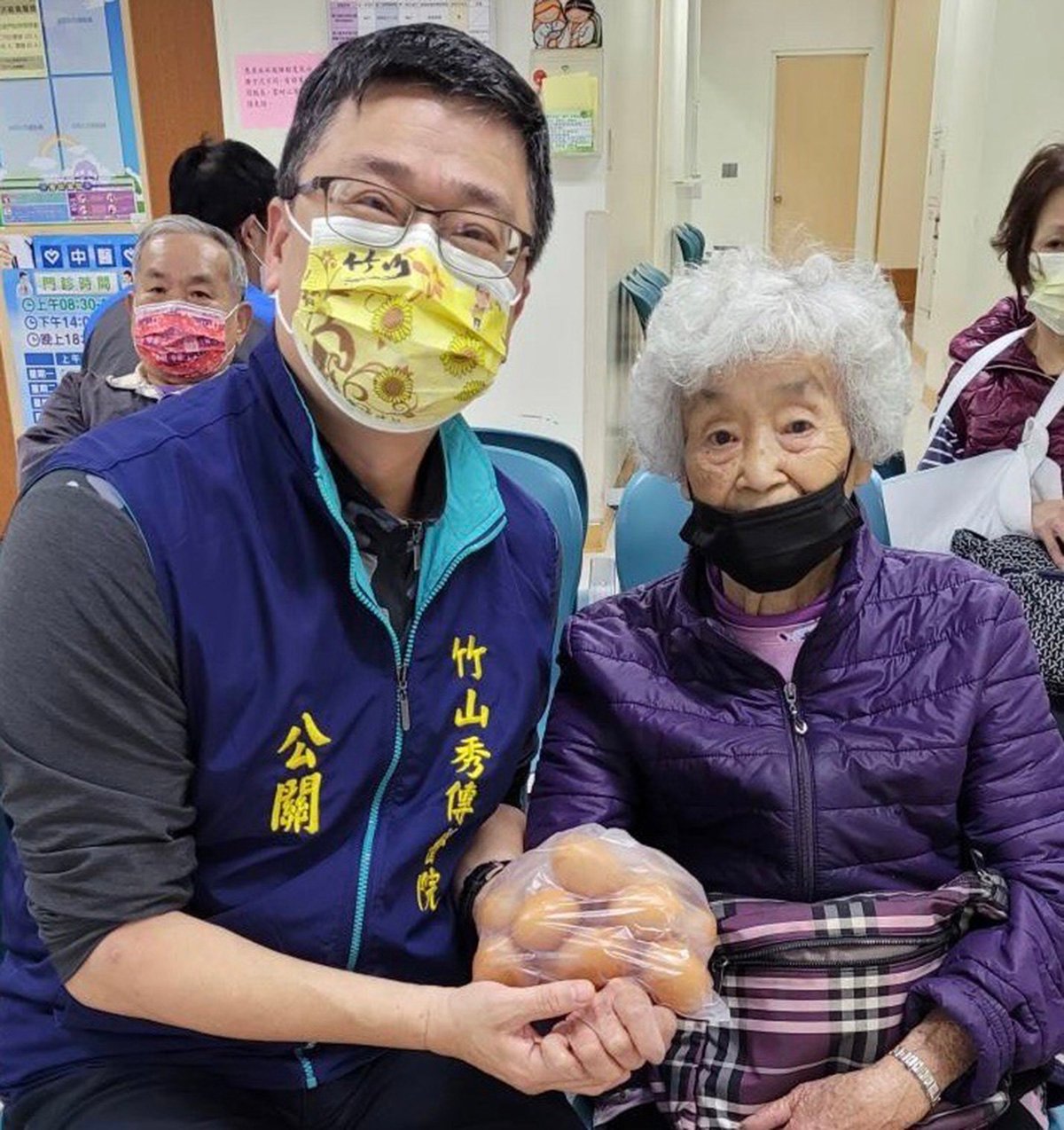 蛋價高漲、缺蛋 竹秀急診室‘’送蛋老婆婆‘’送來「蛋蛋的溫馨」!