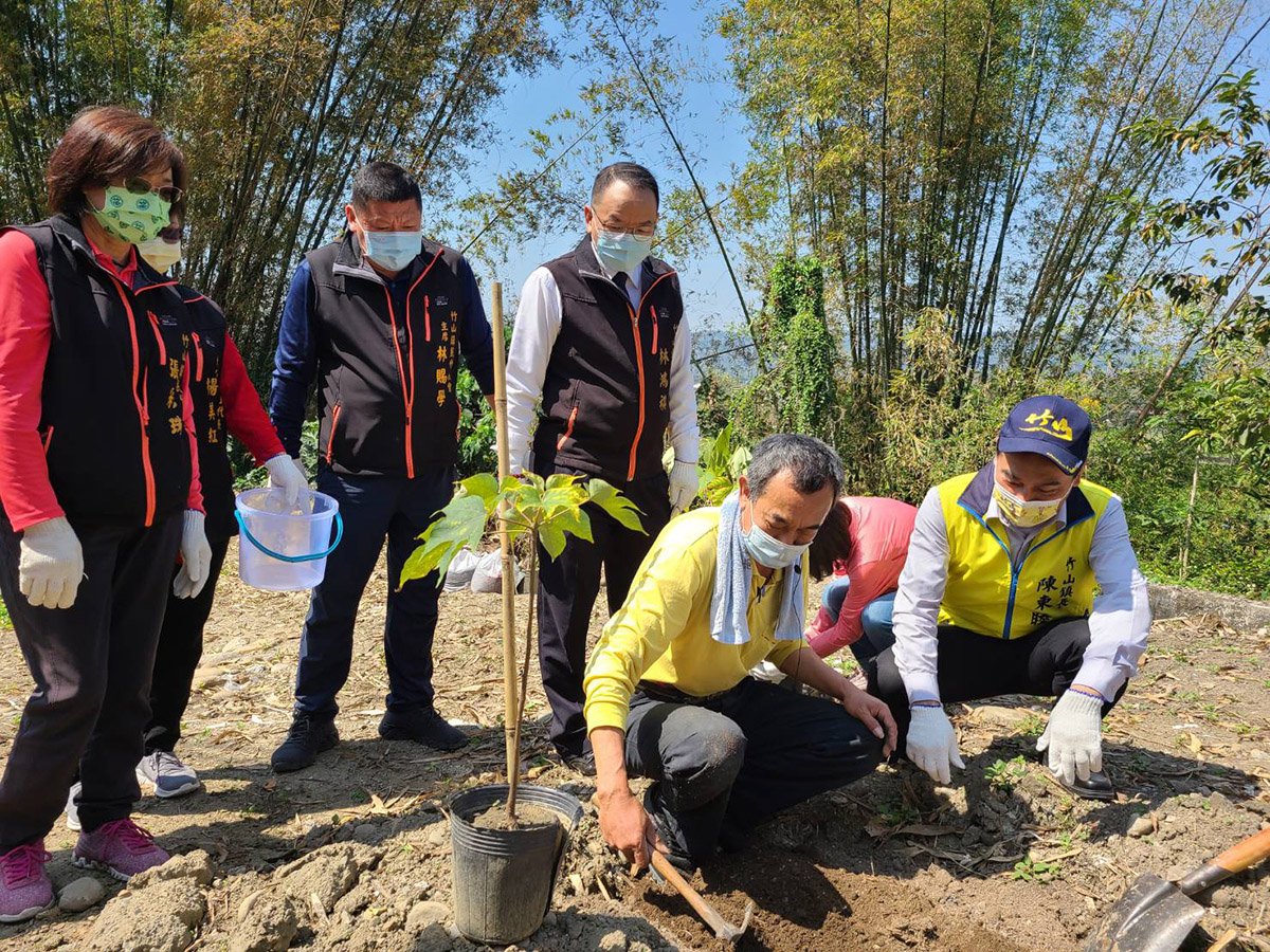 312竹山安養堂植樹 百人種樹愛地球營造社區環境