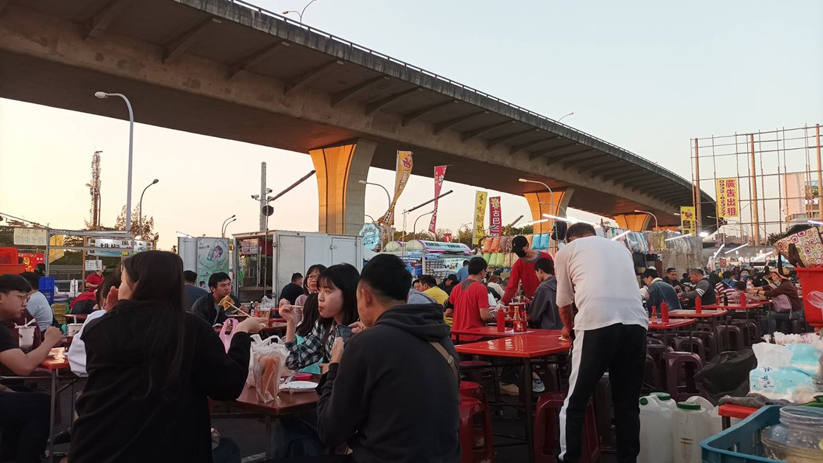228吹熄燈 台中太原夜市湧入萬人 1 392493