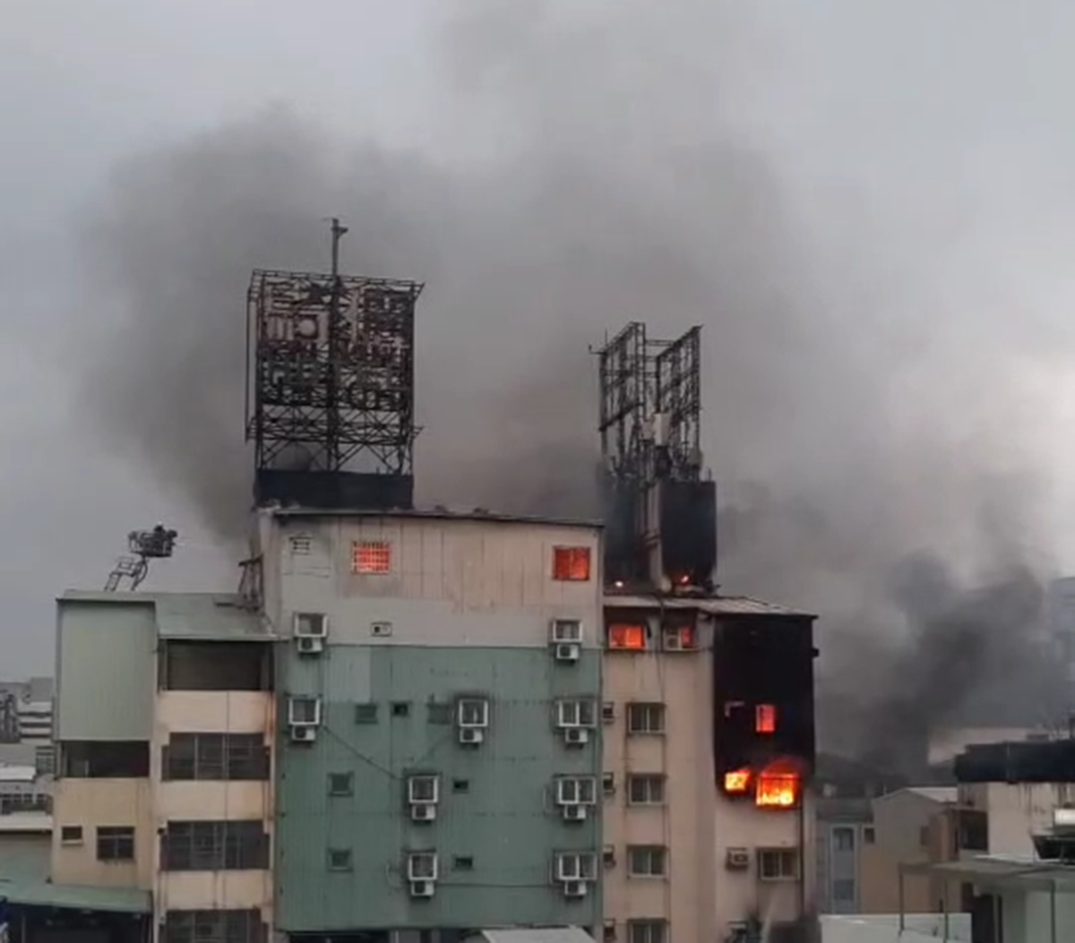 台中市出租套房火警 釀6死6傷 1 39be2ab8 c12e 4347 8c55 054583939810.mp4 000009333