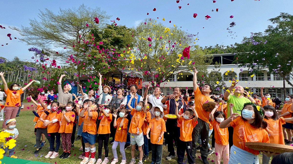 雲林縣古坑鄉華南社區、華南實驗國小共同舉辦惜山祭，帶領孩子敬畏天地，疼惜環境，由古坑鄉長沈勝騰主持祭典