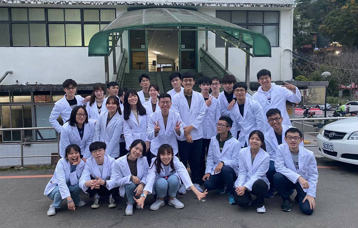 中國醫藥大學學生口腔衛生教育推廣服務隊榮獲110年青年志工服務績優團隊青年組佳行獎 4 中醫大「口腔衛生教育推廣服務隊」榮獲110年青年志工服務績優團隊青年組佳行獎