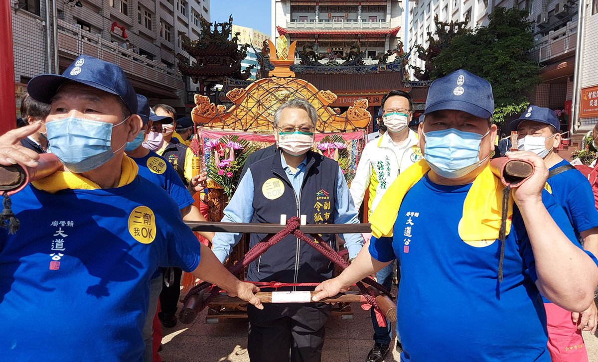 北區元保宮今(10)舉行「保生大帝1044歲聖誕千秋繞境」起駕儀式，展開6天5夜繞境，預計4月15日下午5時回駕。