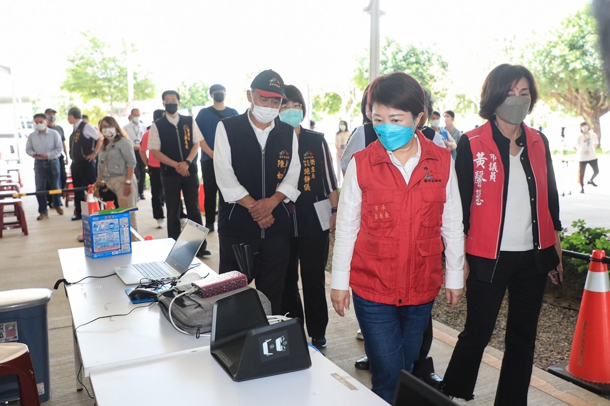 台中市長盧秀燕今日宣布-市府事前已先準備好-目前台中有超過250家醫療院所可以提供確診認定-看診-給藥等服務