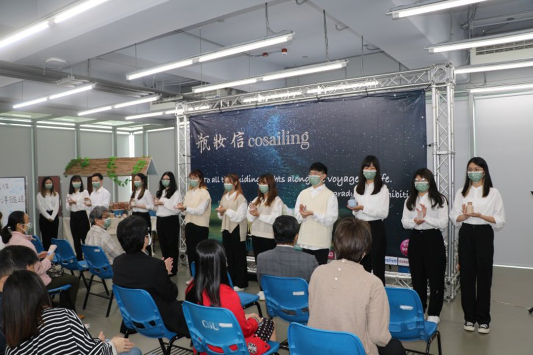 中國醫藥大學藥用化妝品學系第十七屆畢業展美豔登場 2 畢業同學展示彩妝、洗淨及香氣等系列產品800