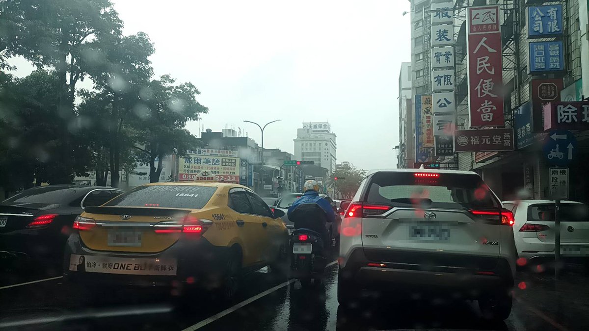 臺中市供大眾運輸駕駛人每人2劑快篩 守護市民搭車健康 2 總計約2萬4千劑快篩試劑分送至台中市各客運業者及計程車各公(工)會、合作社。