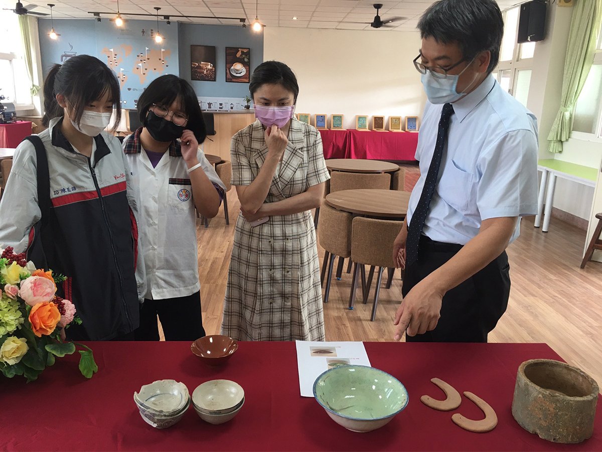 魚中「魚泥藝起,美在其中」 南投陶印象魚池陶板畫 3 S 61456408