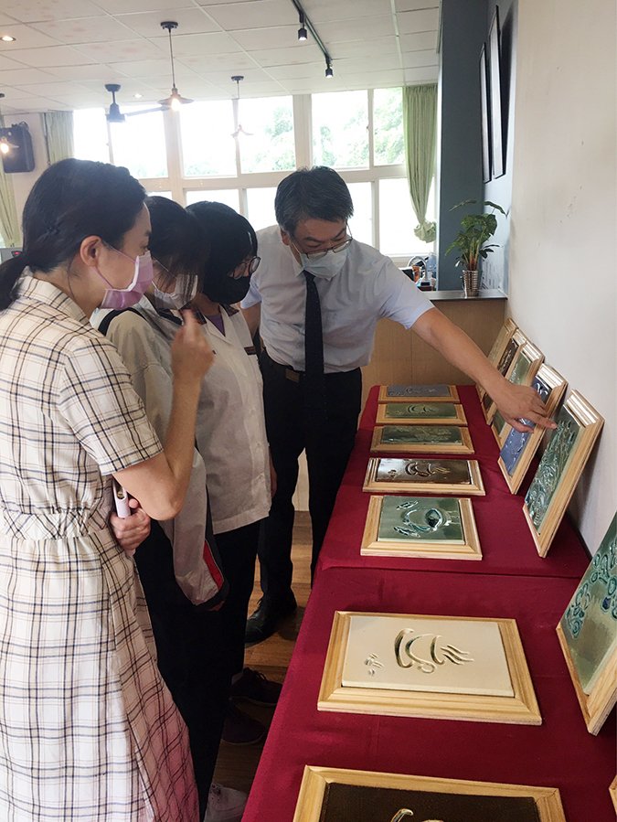 魚中「魚泥藝起,美在其中」 南投陶印象魚池陶板畫 5 S 61456410