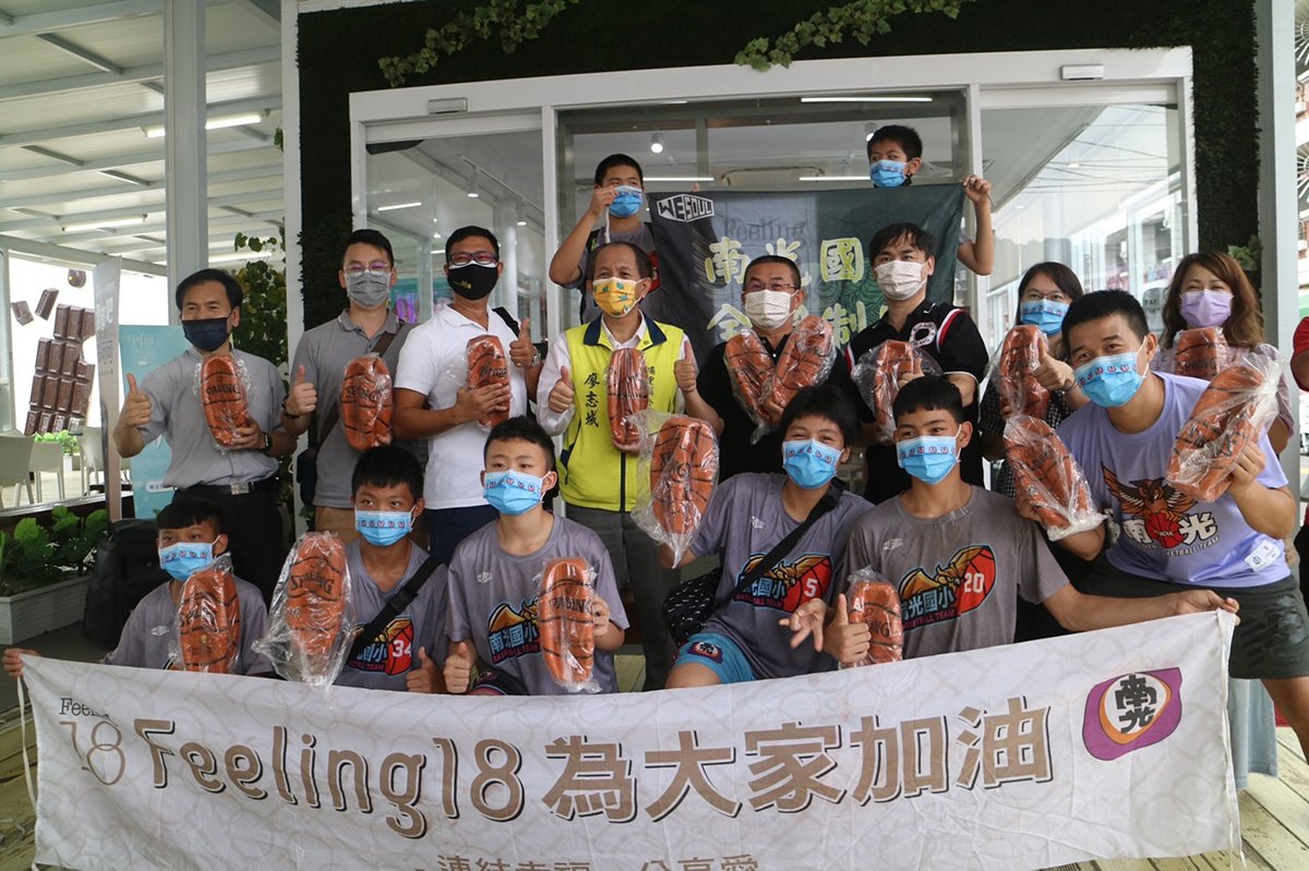 柬埔寨扶輪社捐贈籃球 支持南光小將體育發展 3 S 87564620