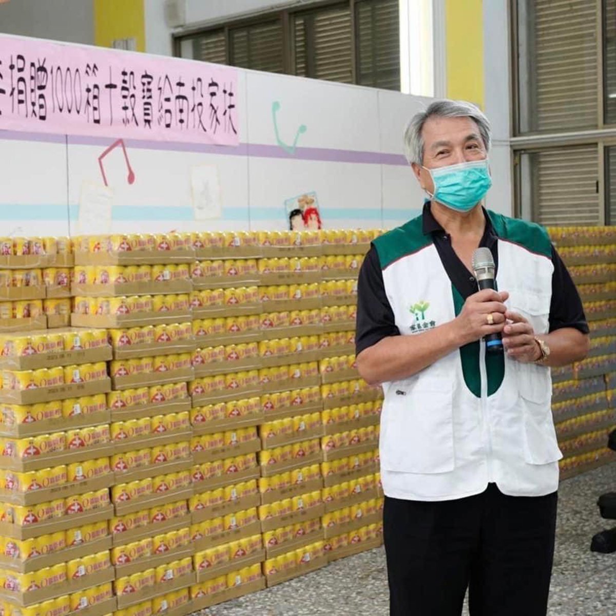 立委許淑華捐千箱十榖寶 助2千戶弱勢家庭 2 S 95445001