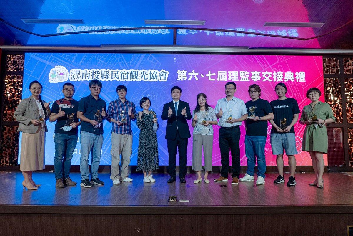 南投縣民宿協會理事長交接 縣長親自前往頒證 4 S 95567981