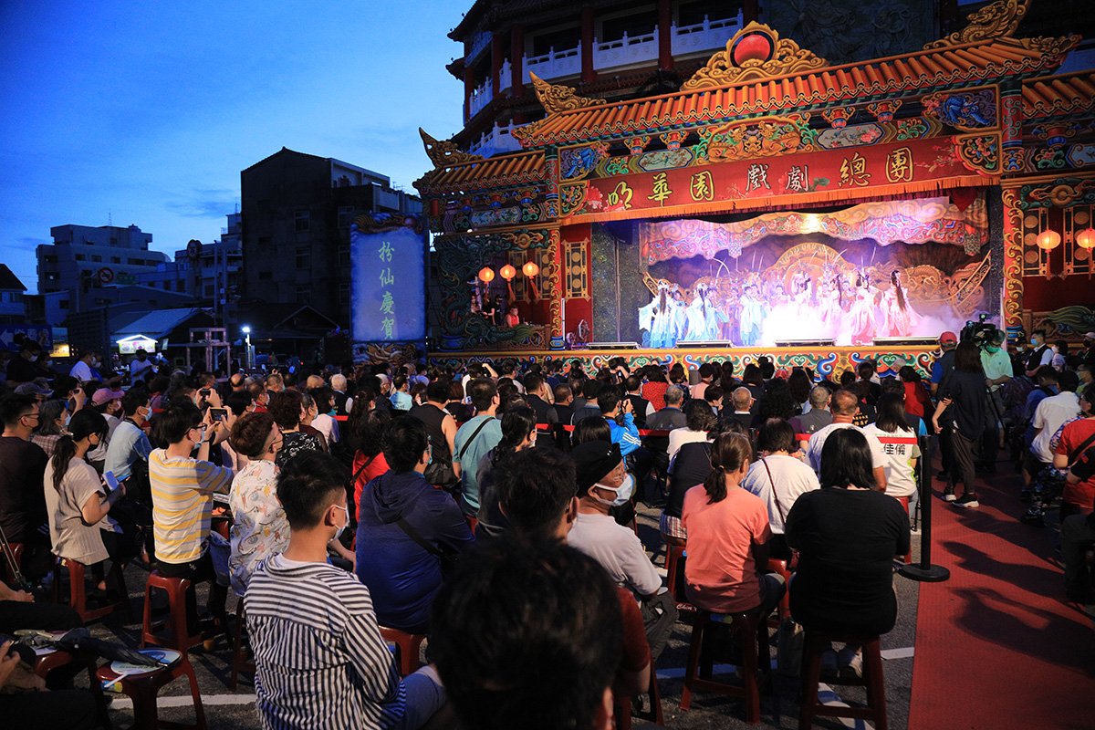 端午佳節明華園總團清水演出 劉全進瓜 盧秀燕:支持傳統藝術 6 今年增加為8場活動-從4月起在各區接力表演-讓市民感受生活中藝術無所不在的幸福