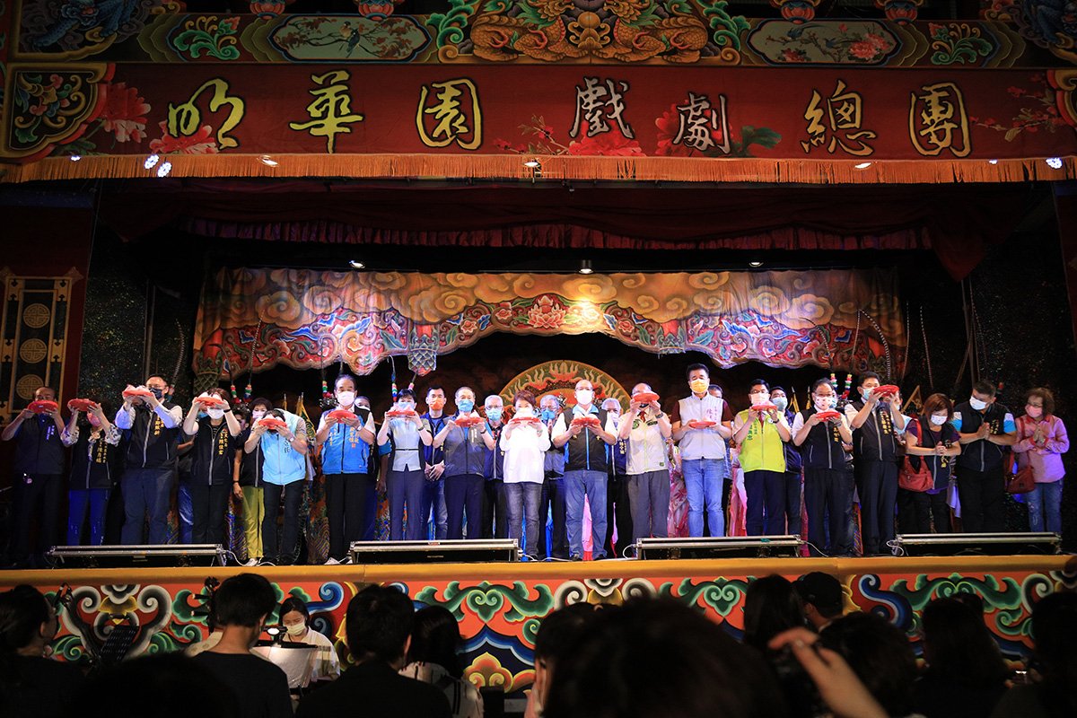 端午佳節明華園總團清水演出 劉全進瓜 盧秀燕:支持傳統藝術 2 台中市政府文化局為均衡各區藝文能量-讓市民可就近欣賞優質表演