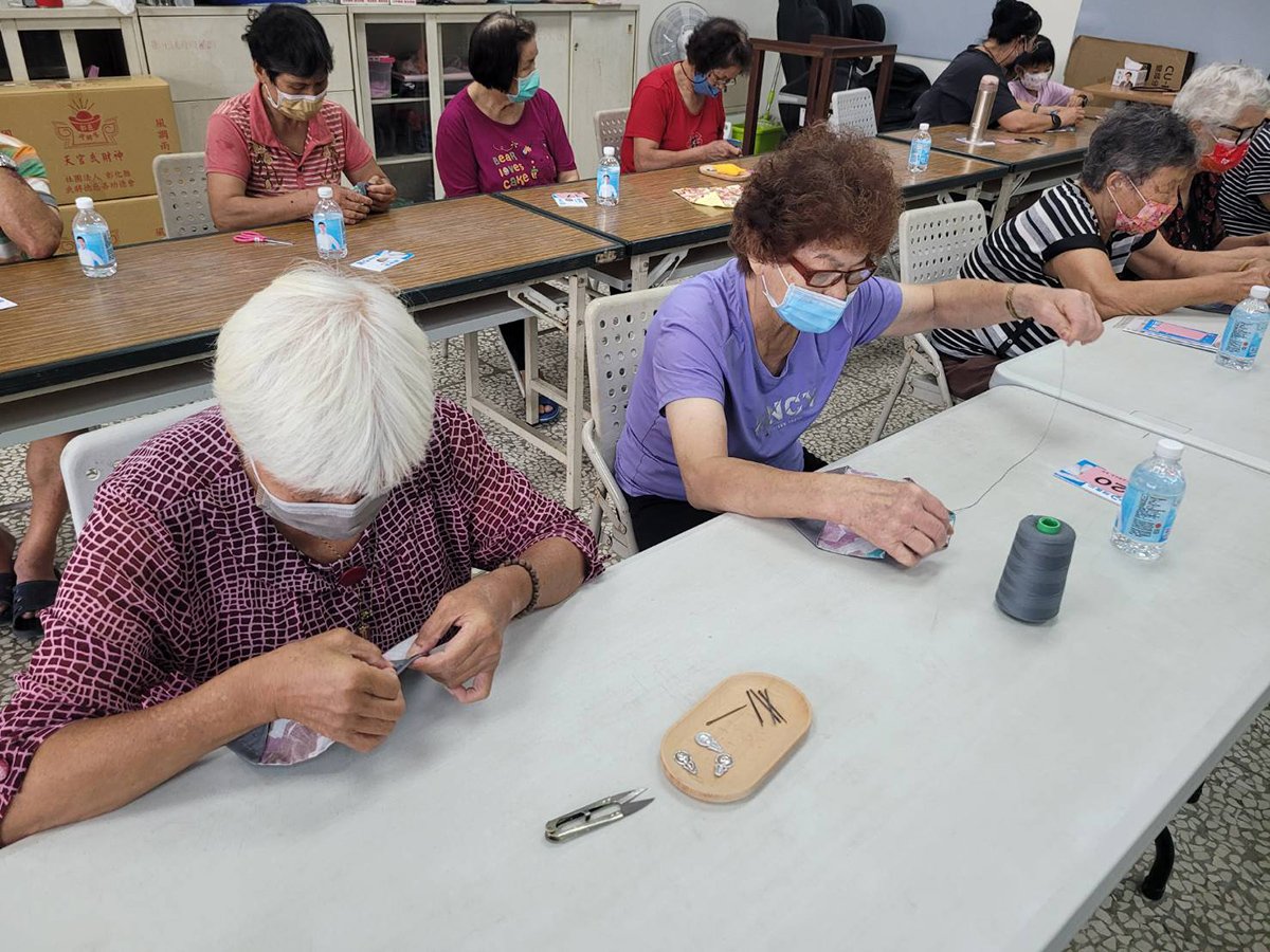 鹿港鎮「鹿港學、學鹿港」系列活動的第一場「樂覽鹿港」線頂行踏課程，10日在洋厝社區活動中心舉辦