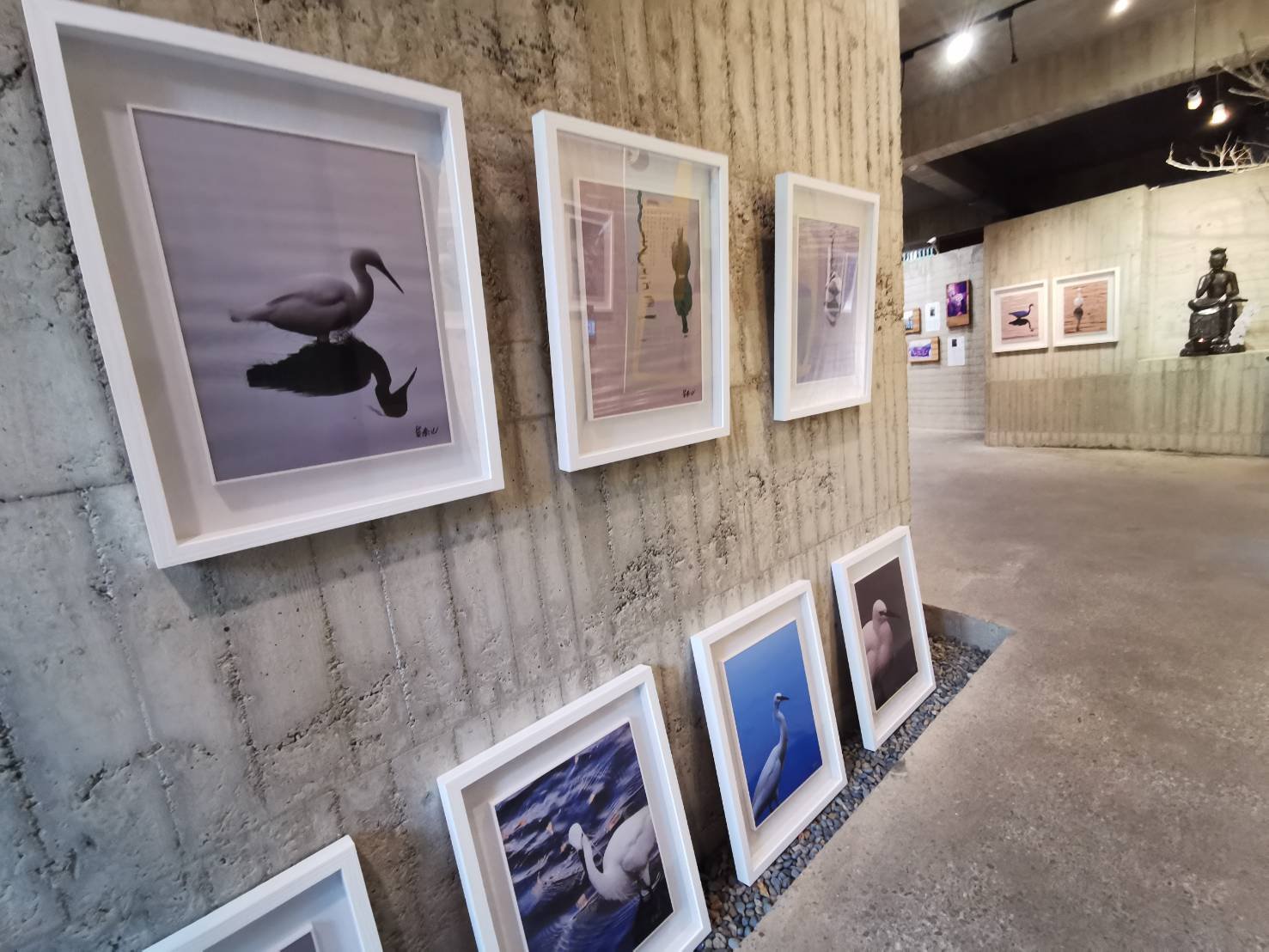 菩薩寺展出吳春山董事長的攝影作品