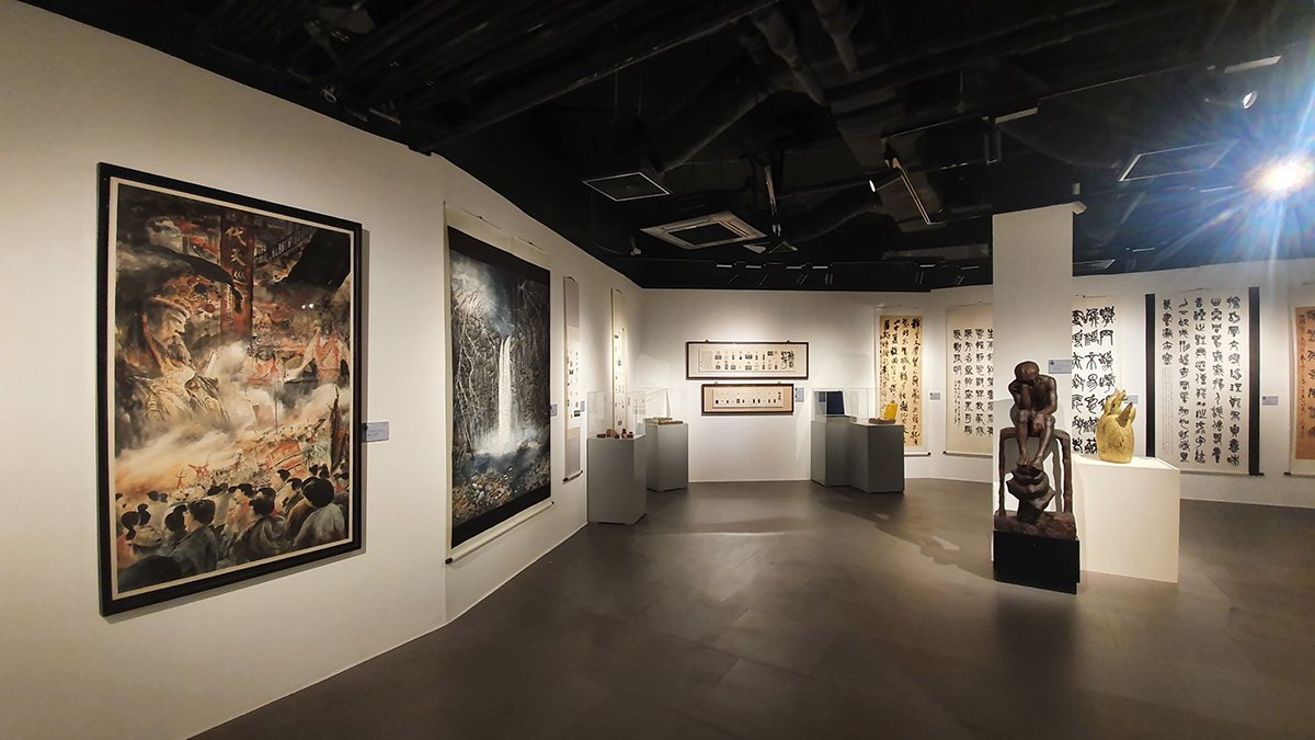 大墩美展海外交流展泰國曼谷盛大登場 歷屆傑作展台灣藝術能量 1 大墩美展交流展展場一隅