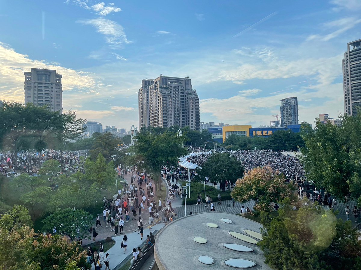 搖滾台中在文心森林公園登場首日估逾10萬人次樂迷湧入現場 3 搖滾台中-15週年恢復實體-首日估逾10萬人次樂迷重返現場