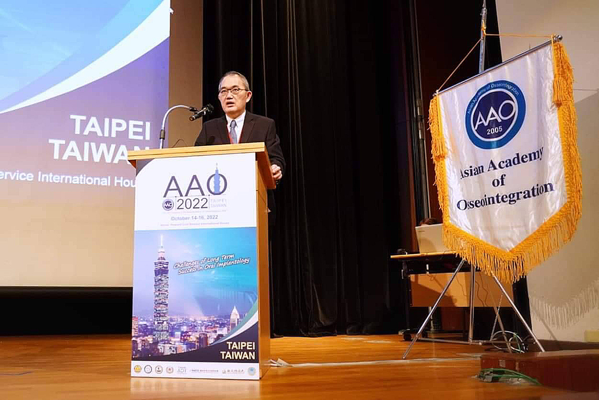 第12屆亞洲骨整合學會雙年會大會主席中國醫藥大學牙醫學院傅立志院長致詞