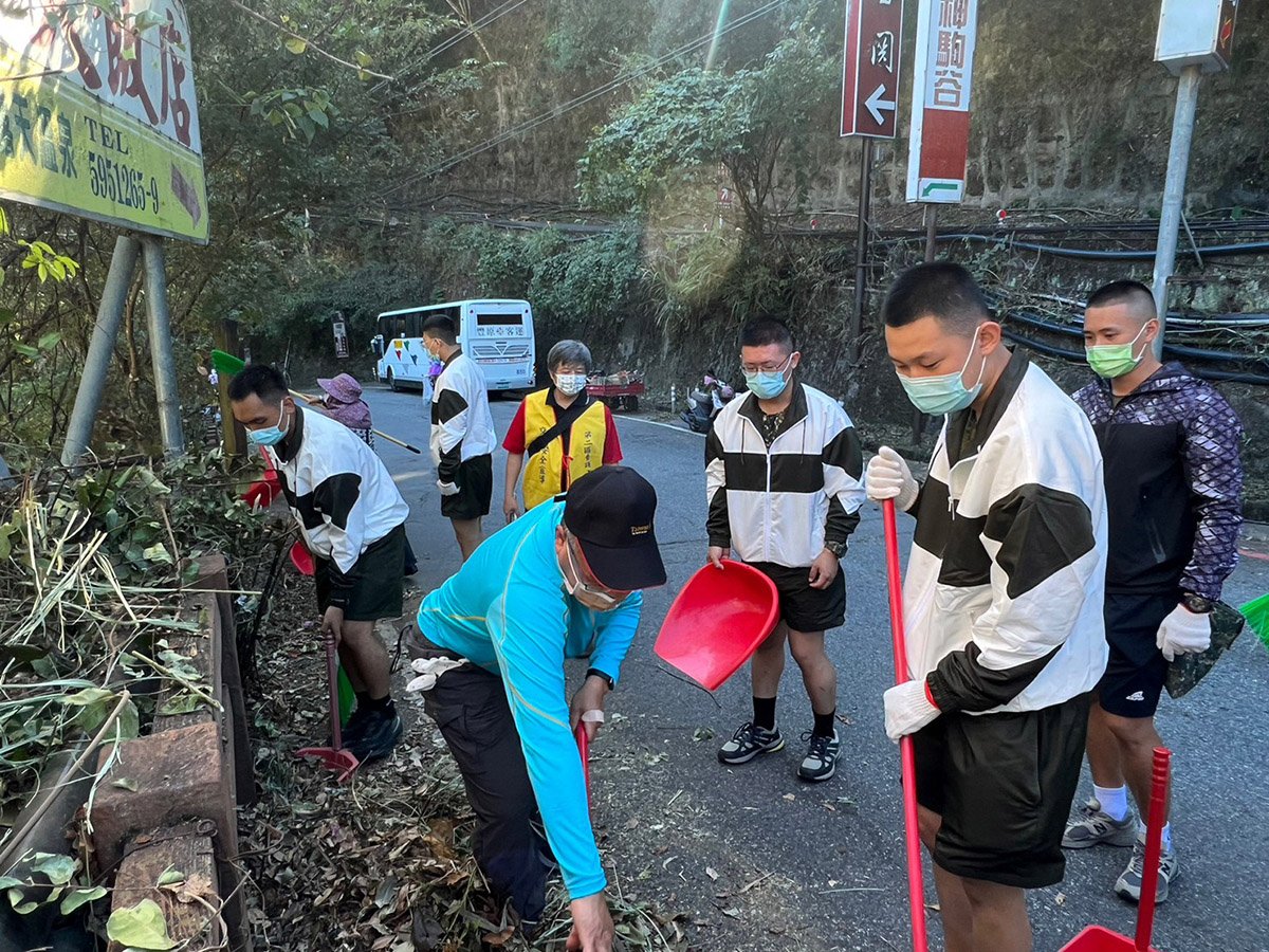 交通部觀光局參山國家風景區管理處今（14）日上午邀請在地各界在谷關遊憩區舉辦「環遊谷關」淨街活動