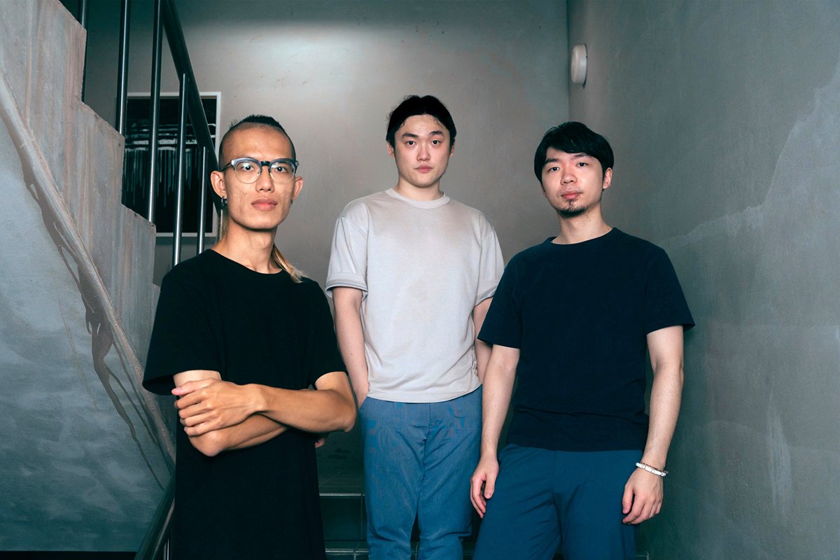 hue《我們.在.跨年》高雄愛河、台北華山限定開唱 1 hue_鼓手仲熙、主唱兼吉他手知更、貝斯手Amo(左至右)