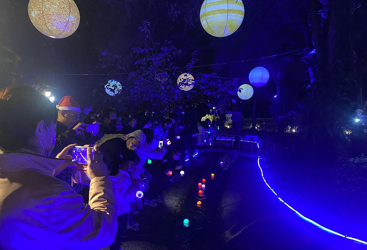 台一巨型聖誕樹正式點燈 即日起憑發票免費入園