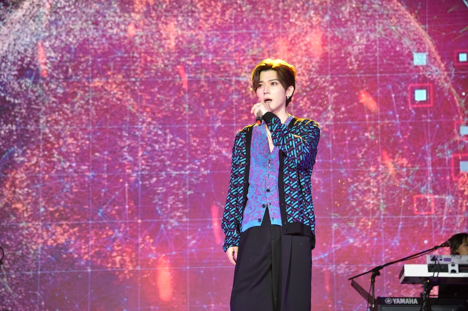 畢書盡特地演唱剛發行的新單曲，帶給粉絲們更具新意的演出(壓縮)
