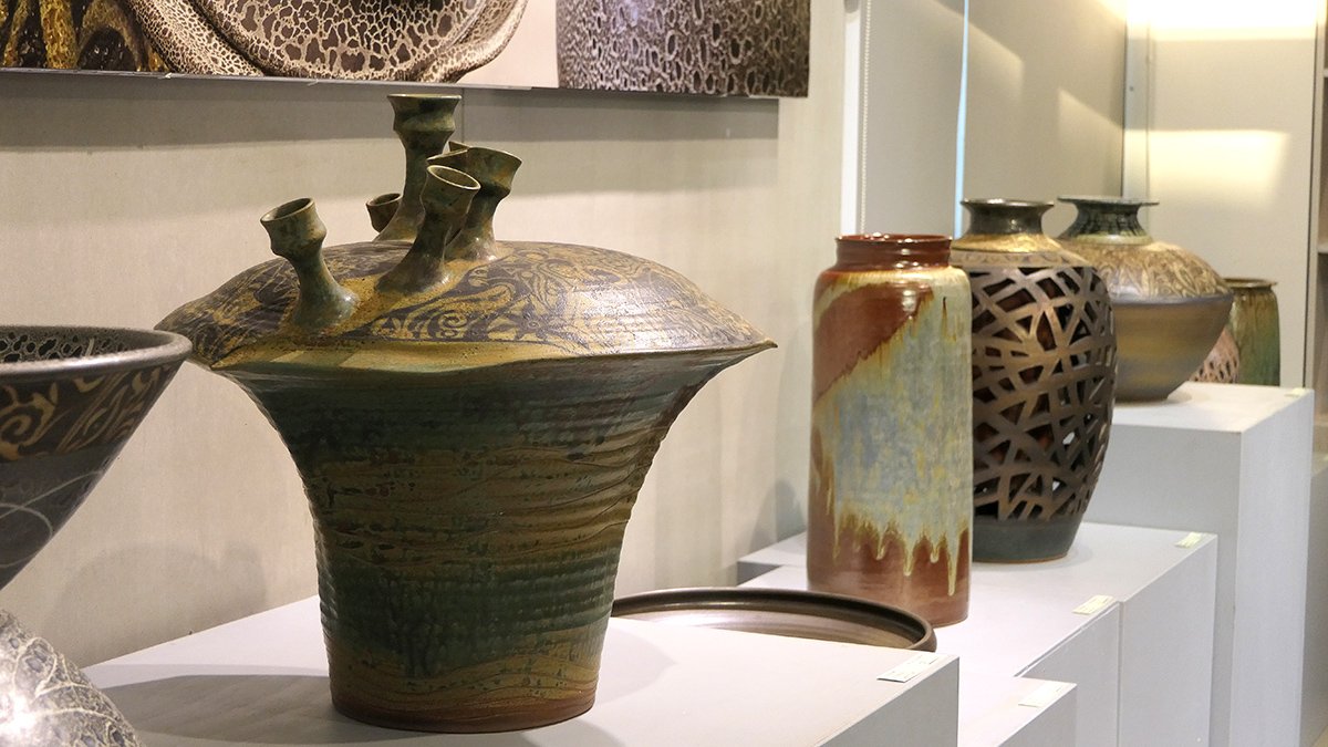 謝志成「三十有”成”」陶藝創作 74藝術中心展出 2 謝志成擅長調製各種陶土,以台灣土產陶土配成如紫砂、朱泥、鐵砂、黃泥等