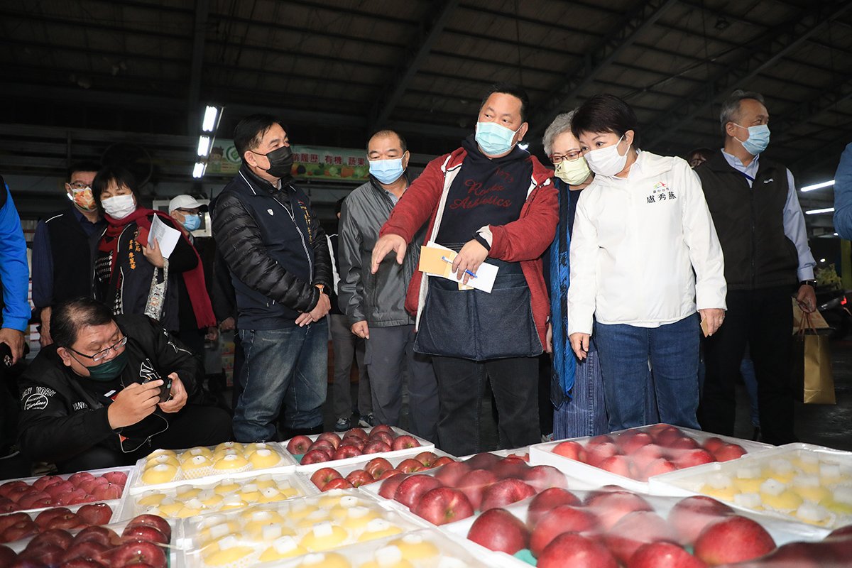 春節前視察魚市、果菜市場 盧秀燕邀市民多採購支持 1 1a6a6127