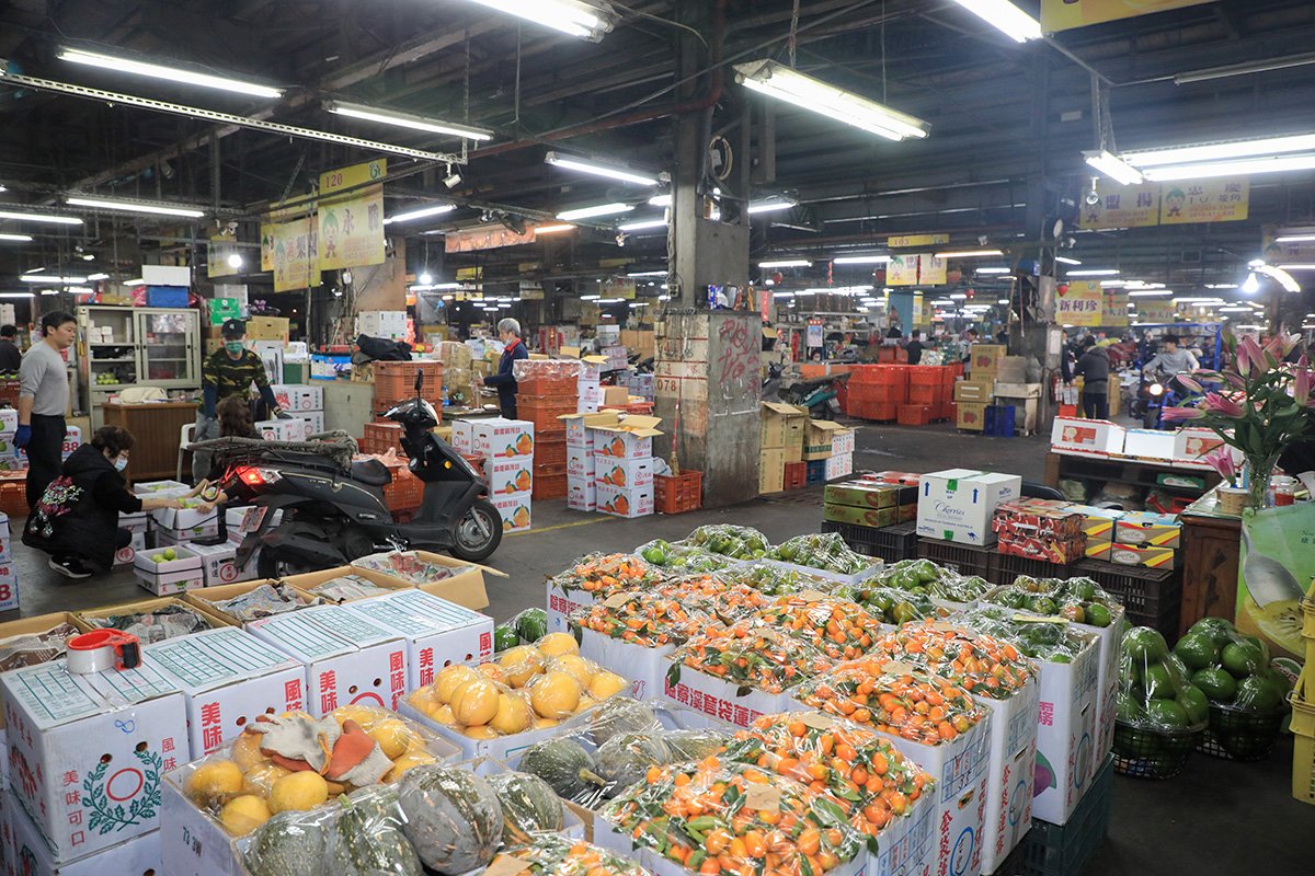 春節前視察魚市、果菜市場 盧秀燕邀市民多採購支持 7 1a6a6192