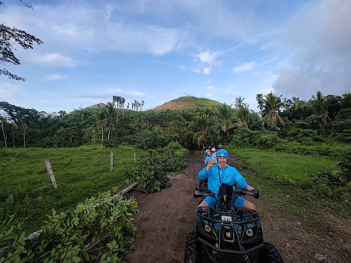 在薄荷島上知名景點「巧克力山」下體驗刺激好玩的ATV全地形車越野沙灘車