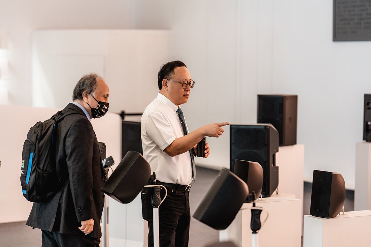 臺法聯手65聲道〈LEARPRINT 內惟聲響實驗〉裝置展 亞洲首獻 5 史哲副市長於〈LEARPRINT 〉作品現場與《音響論壇》劉漢盛總編輯分享規劃歷程