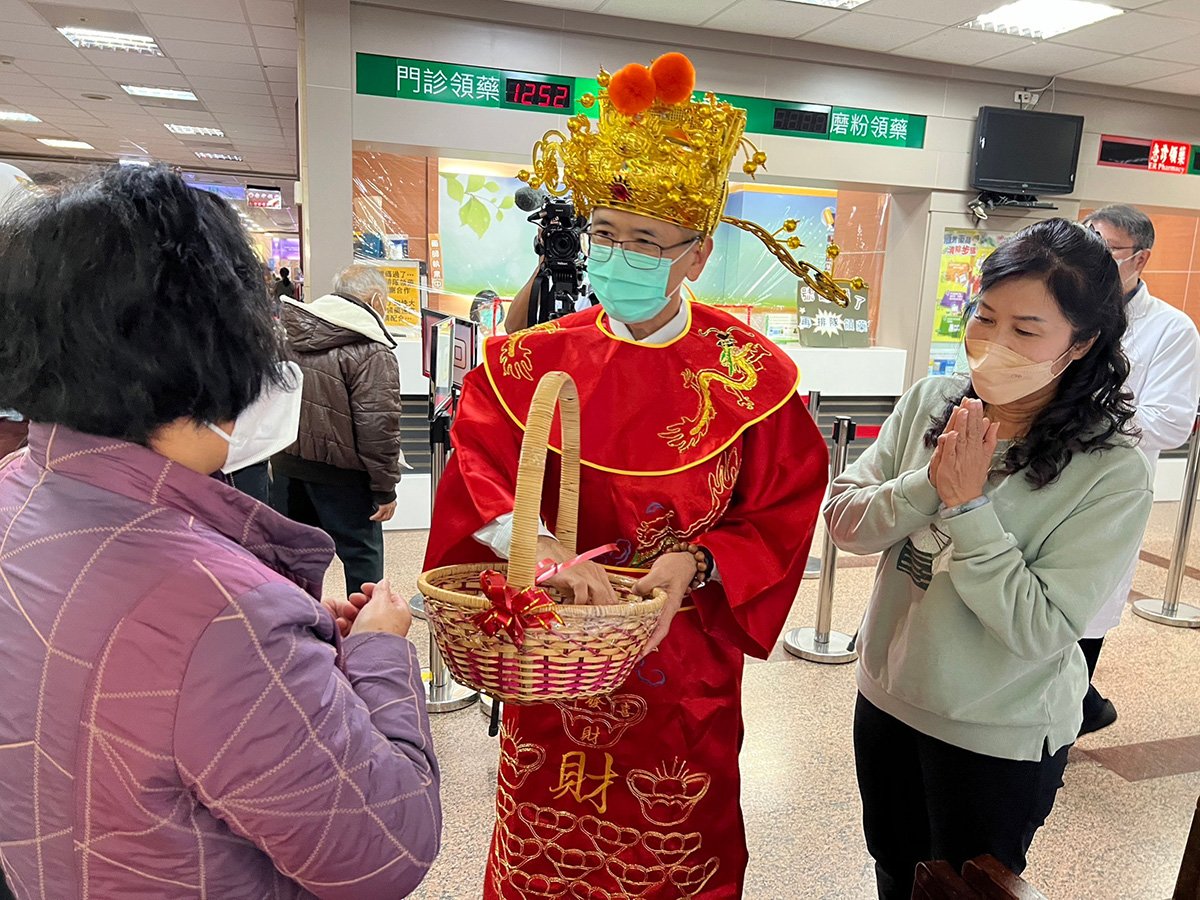 竹秀「名家揮毫迎春迎福迎兔年」暨暖心年菜寒冬送暖活動