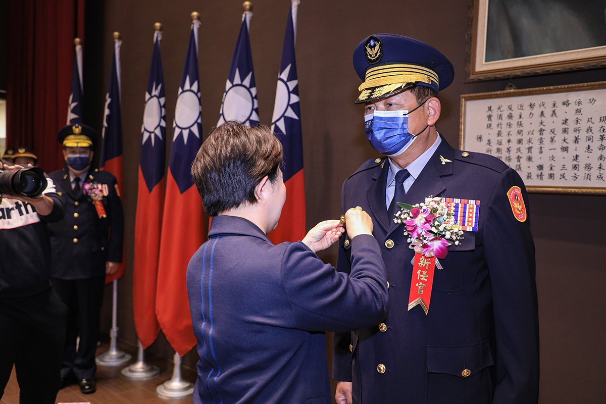 台中市新卸任警察局長16日布達交接 李文章任新局長 2 交接布達典禮盧市長擔任主持人