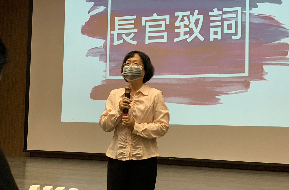 中國醫藥大學舉辦高教深耕服務學習課程合作機構代表座談暨成果發表會 4 侯曼貞主任感謝參與服務學習課程師生的奉獻精神