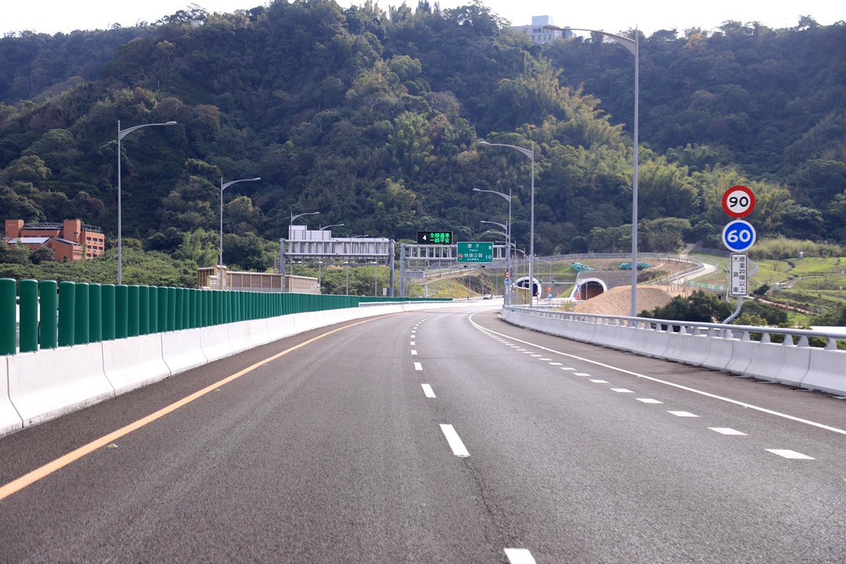 建構台中完整路網 國4豐潭段全線通車 2 國道4號豐潭段工程於106年動工-全線路段於今日正式通行