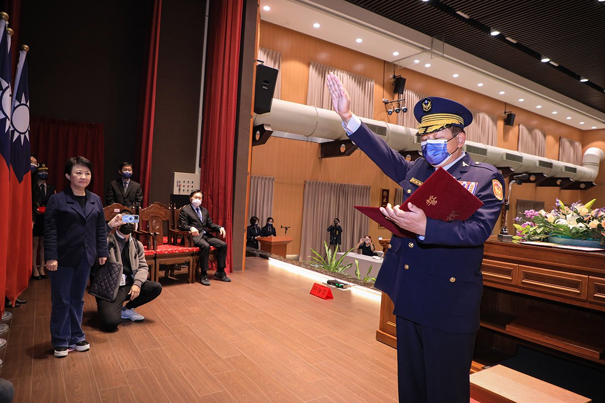 台中市新卸任警察局長16日布達交接 李文章任新局長 1 新任局長宣誓