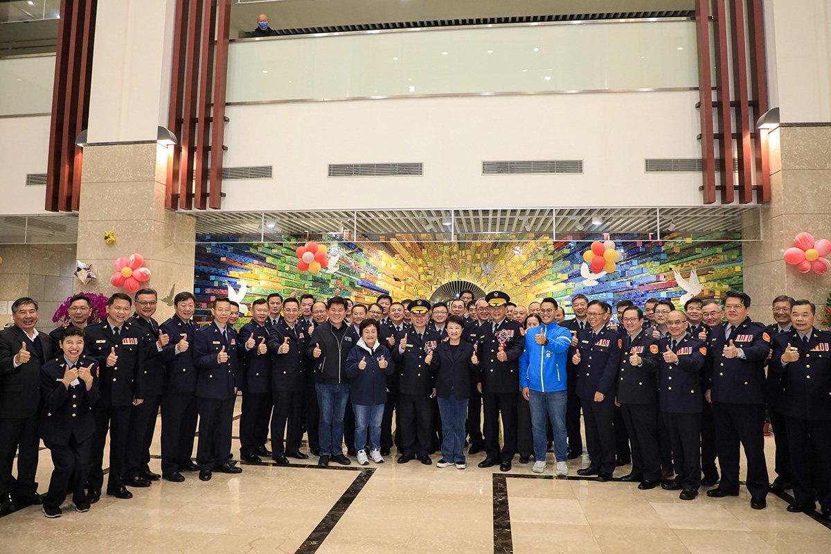 台中市新卸任警察局長16日布達交接 李文章任新局長 5 現場合影