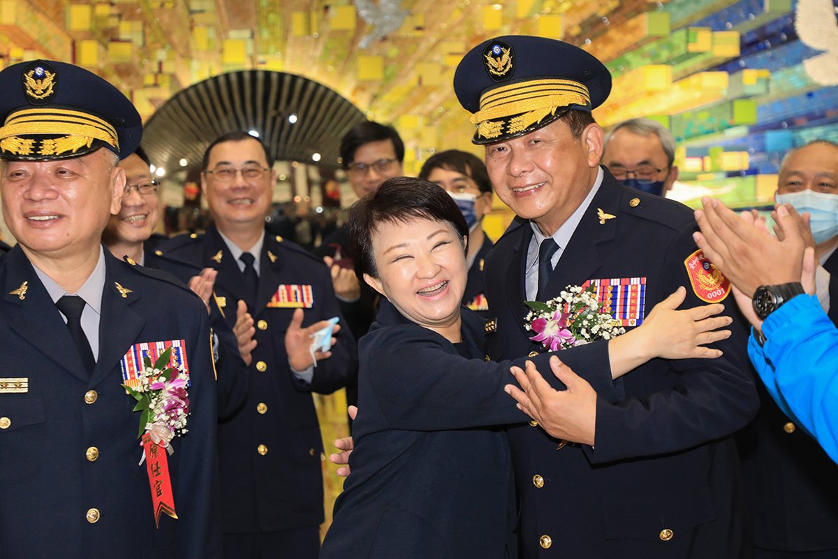 台中市新卸任警察局長16日布達交接 李文章任新局長 4 盧市長期望李局長讓台中治安-道安更好 (