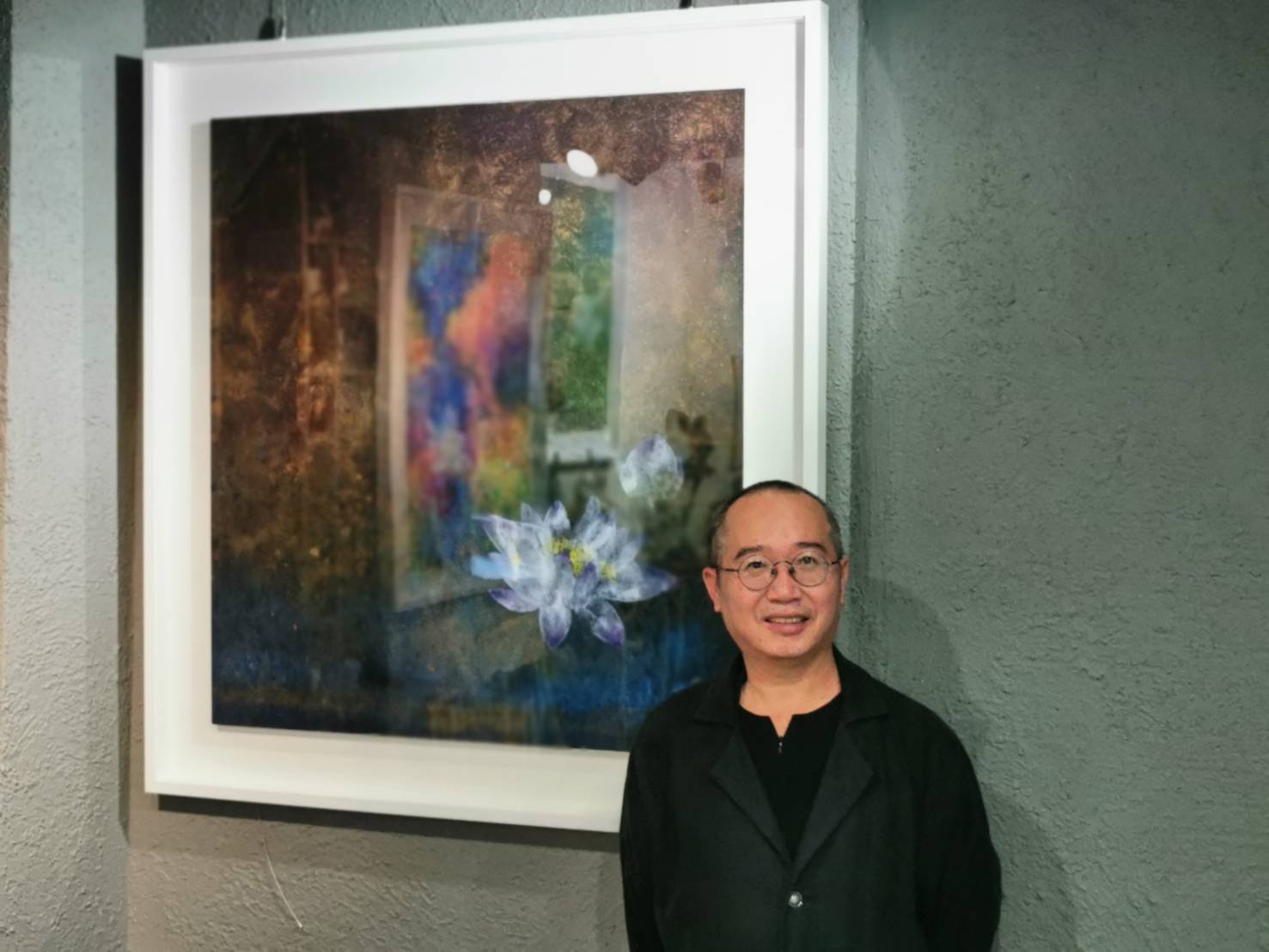 陳正隆和展出的琉璃光･荷系列作品
