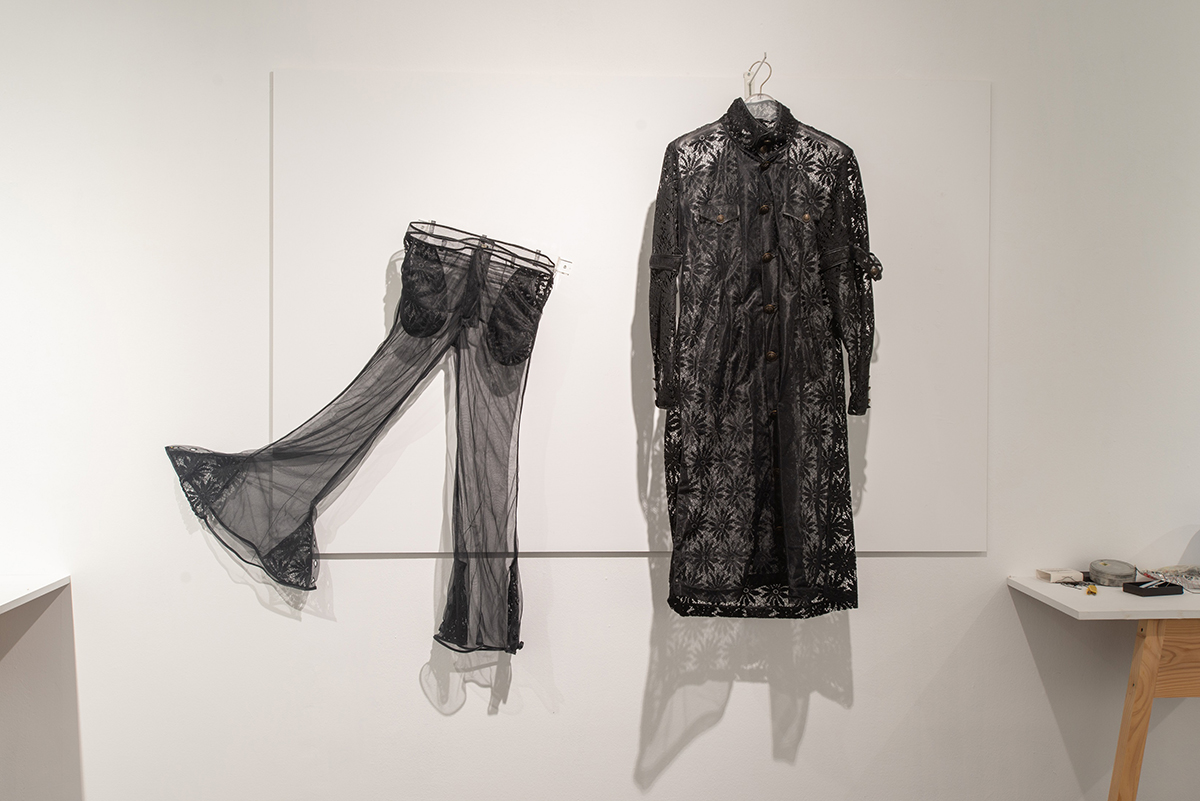 高美館《完成的未完成—周尹庠的服裝創作個展》展場一隅。
