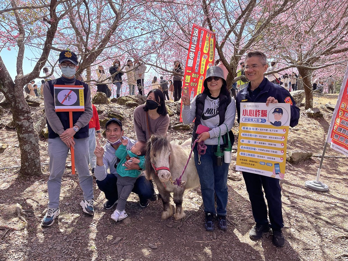 228連假 仁愛分局最美夢幻櫻花樹下 最高級別防詐宣導 3 9DE1FC63 3E88 4E5C B7B8 6C6DD0FC7961